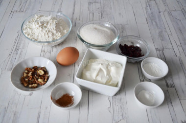 Шарлотка с яблоками на сметане в духовке