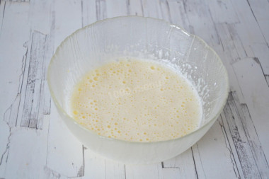 Шарлотка с клубникой