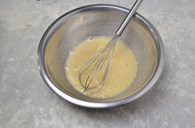 Шарлотка с манкой и яблоками в духовке