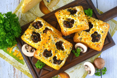 Слойки с грибами