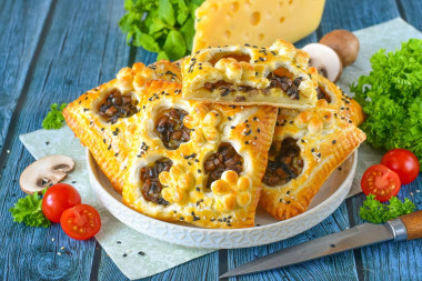 Слойки с грибами