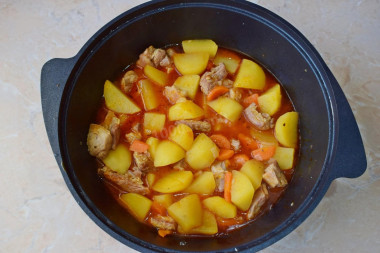Тушеная картошка с мясом в казане