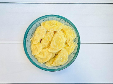 Вареники с салом и луком
