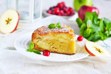 Заливной пирог с яблоками в духовке