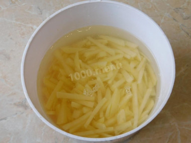 Жареная картошка с шампиньонами и луком на сковороде