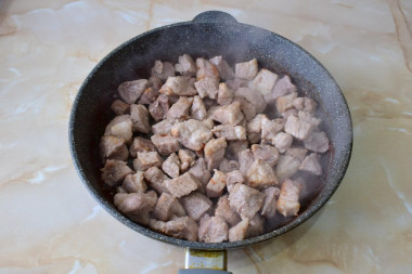 Гуляш из свинины как в советской столовой