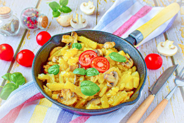Картошка жареная с грибами и луком
