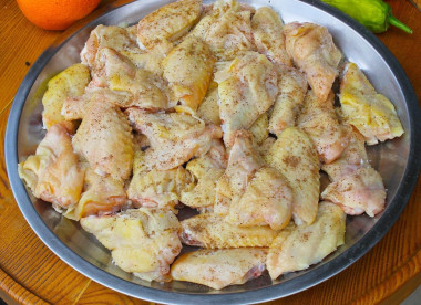 Куриные крылышки в казане на костре