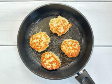 Куриные оладьи с манкой