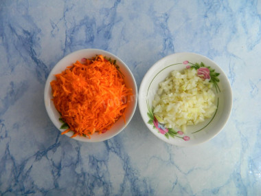 Перцы фаршированные мясом и рисом в кастрюле