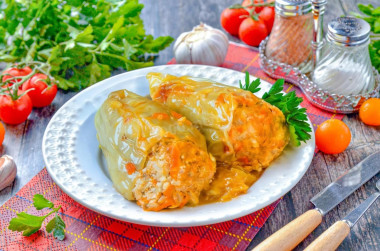 Перцы фаршированные мясом и рисом в кастрюле