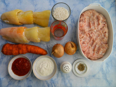 Перцы фаршированные мясом и рисом в кастрюле