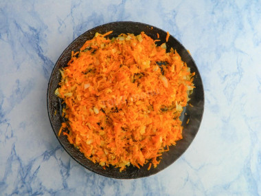 Перцы фаршированные мясом и рисом в кастрюле