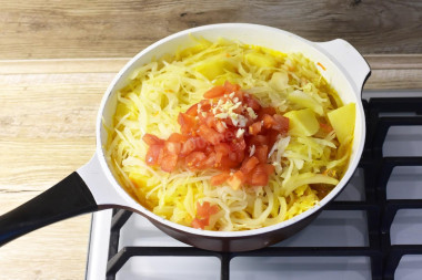 Бигус из свежей капусты с мясом и картошкой
