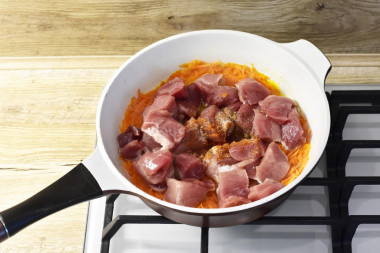Бигус из свежей капусты с мясом и картошкой