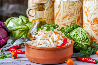 Капуста быстрого приготовления с горячим рассолом и уксусом