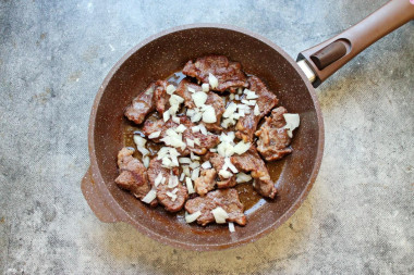 Мясо с белыми грибами