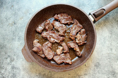 Мясо с белыми грибами