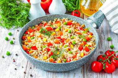 Рис с овощами на сковороде - ароматный и рассыпчатый