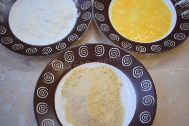 Шницель куриный в панировке из грудки на сковороде