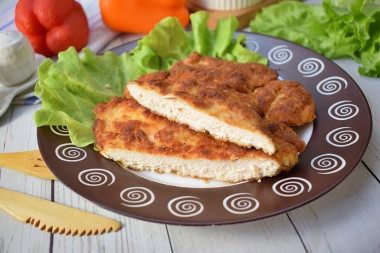 Шницель куриный в панировке из грудки на сковороде