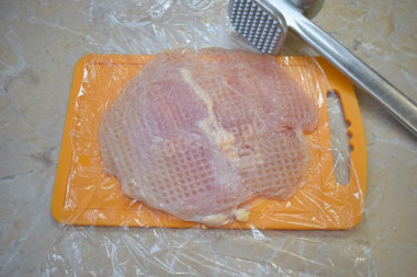 Шницель куриный в панировке из грудки на сковороде