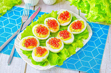 Яйца фаршированные икрой