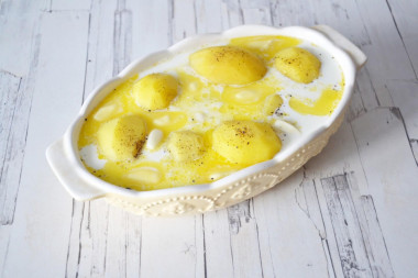 Картофель в молоке в духовке