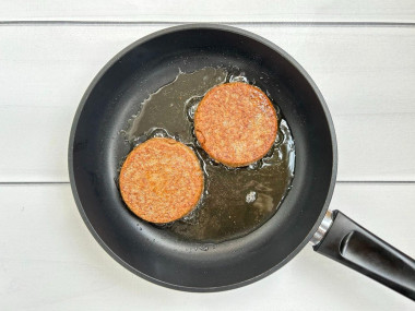 Котлеты из куриной печени на сковороде