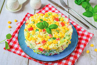Крабовый салат классический с огурцом