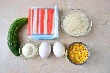Крабовый салат классический с огурцом