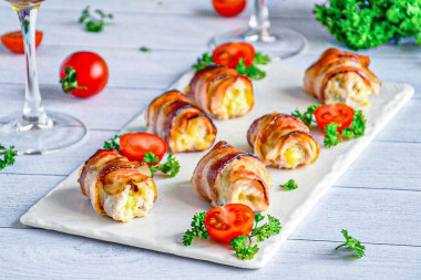 Куриные рулетики в беконе в духовке