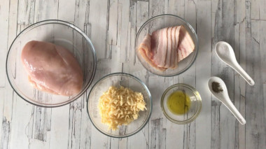Куриные рулетики в беконе в духовке