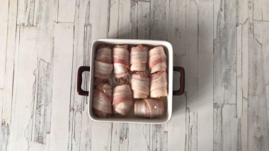 Куриные рулетики в беконе в духовке