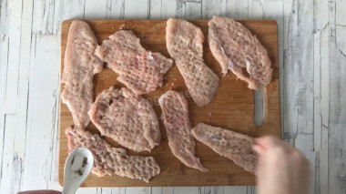 Куриные рулетики в беконе в духовке