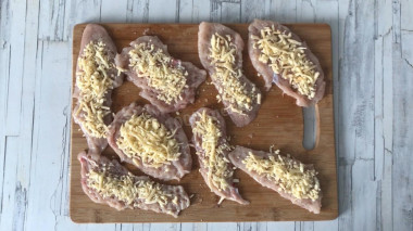 Куриные рулетики в беконе в духовке
