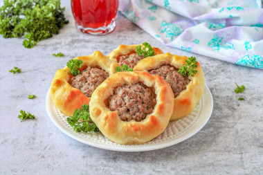 Открытые пирожки с мясом в духовке