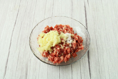 Открытые пирожки с мясом в духовке