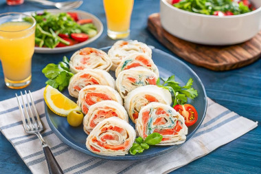 Рулет лаваш с красной рыбой с сыром