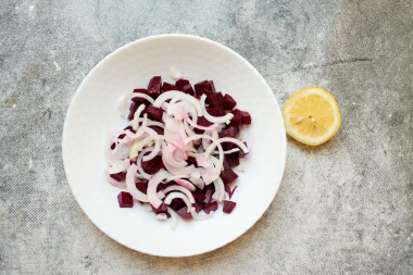 Салат из свеклы с помидорами
