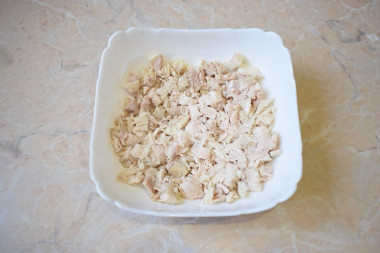 Салат курица с грибами и сыром слоями
