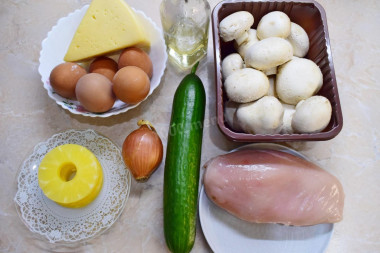 Салат с ананасами грибами шампиньонами и курицей слоями