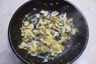 Салат с ананасами грибами шампиньонами и курицей слоями