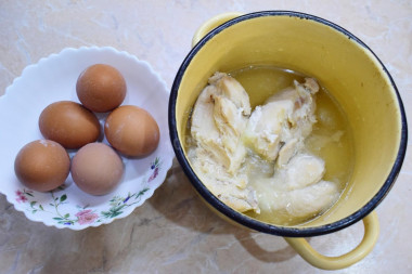 Салат с ананасами грибами шампиньонами и курицей слоями