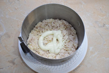 Салат с ананасами грибами шампиньонами и курицей слоями
