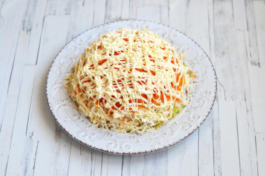 Салат с гранатом и курицей и орехами