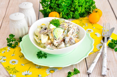 Салат с грибами и огурцом