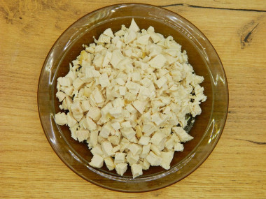 Салат с курицей и солеными огурцами