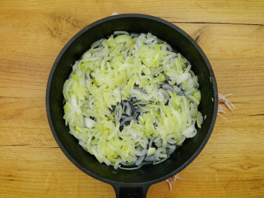 Салат с курицей и солеными огурцами