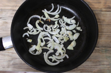 Салат с морковью и солеными огурцами